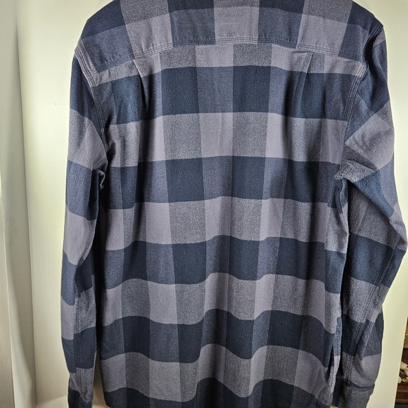 Carhartt Men's Blue Plaid Flannel Shirt - Picture 8 of 8